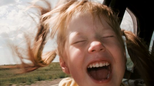 Bimbi in auto: tutto sui dispositivi antiabbandono