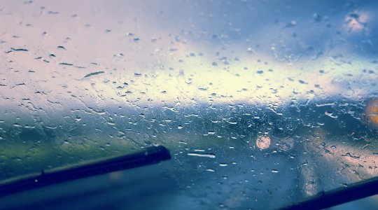 Consigli per guidare con la pioggia senza paura