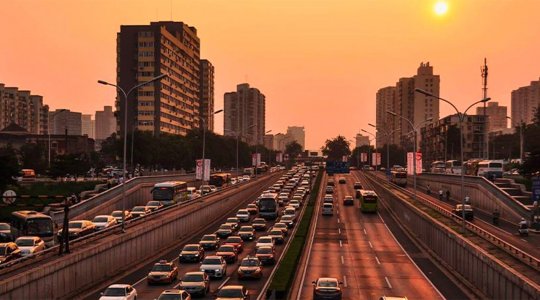 Mejora tu transporte diario con un coche eléctrico o híbrido