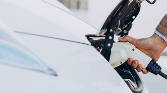 Las ventajas del renting para vehículos eléctricos e híbridos