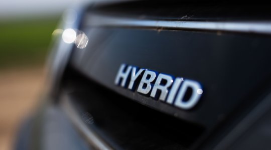 Eficiencia de combustible en coches híbridos