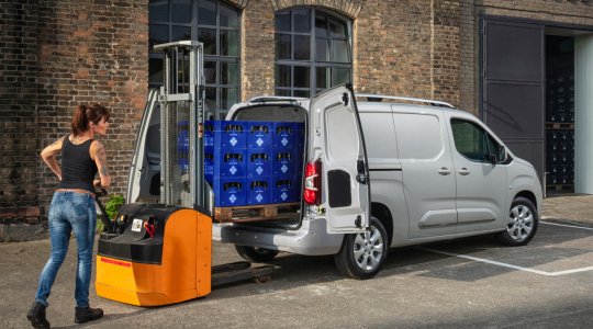 Comment fonctionne la LLD d'une voiture électrique pour un artisan ?